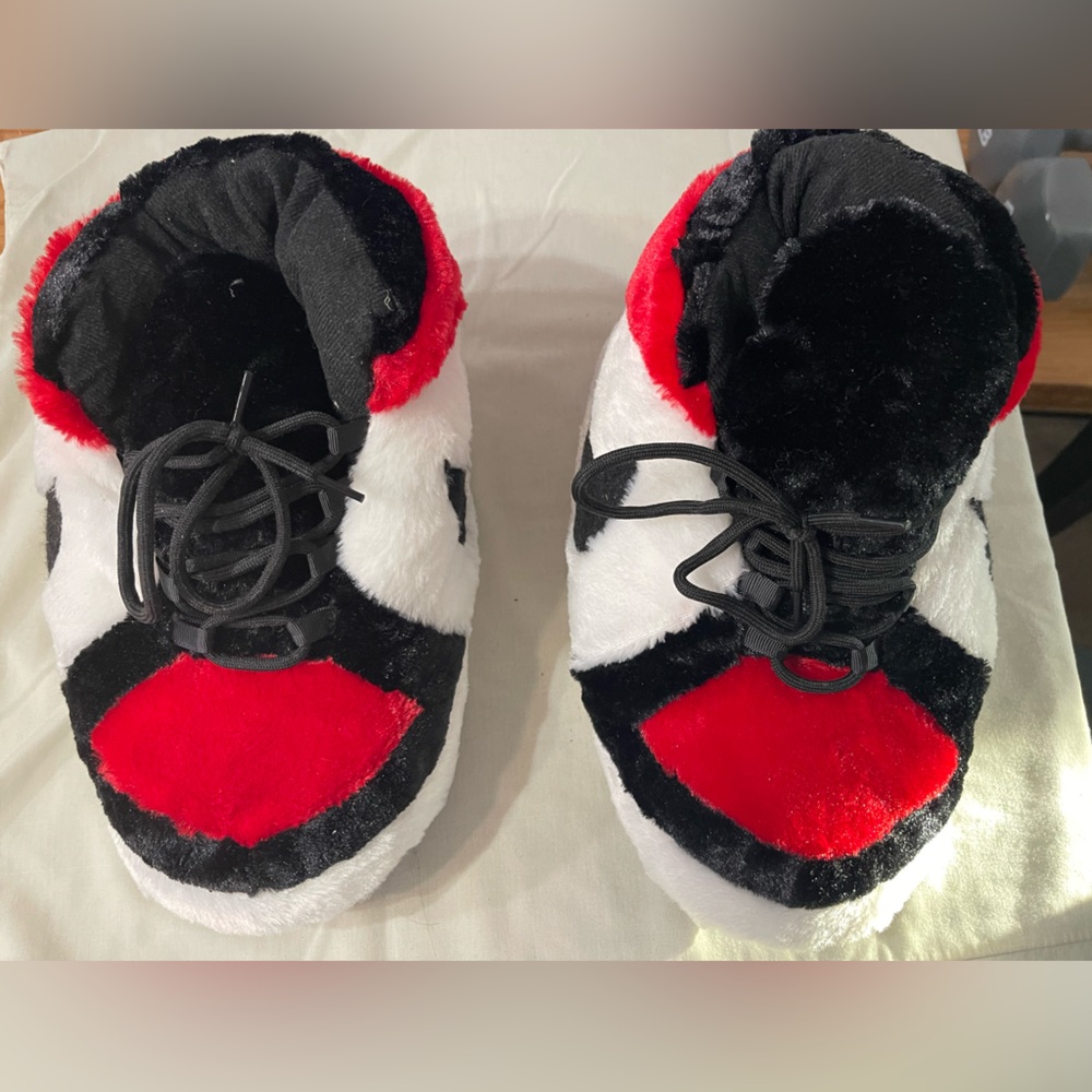 Nike Bedroom Shoes
Men’s Size 10-12